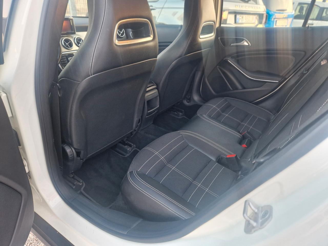 Mercedes-benz GLA 180 d Premium