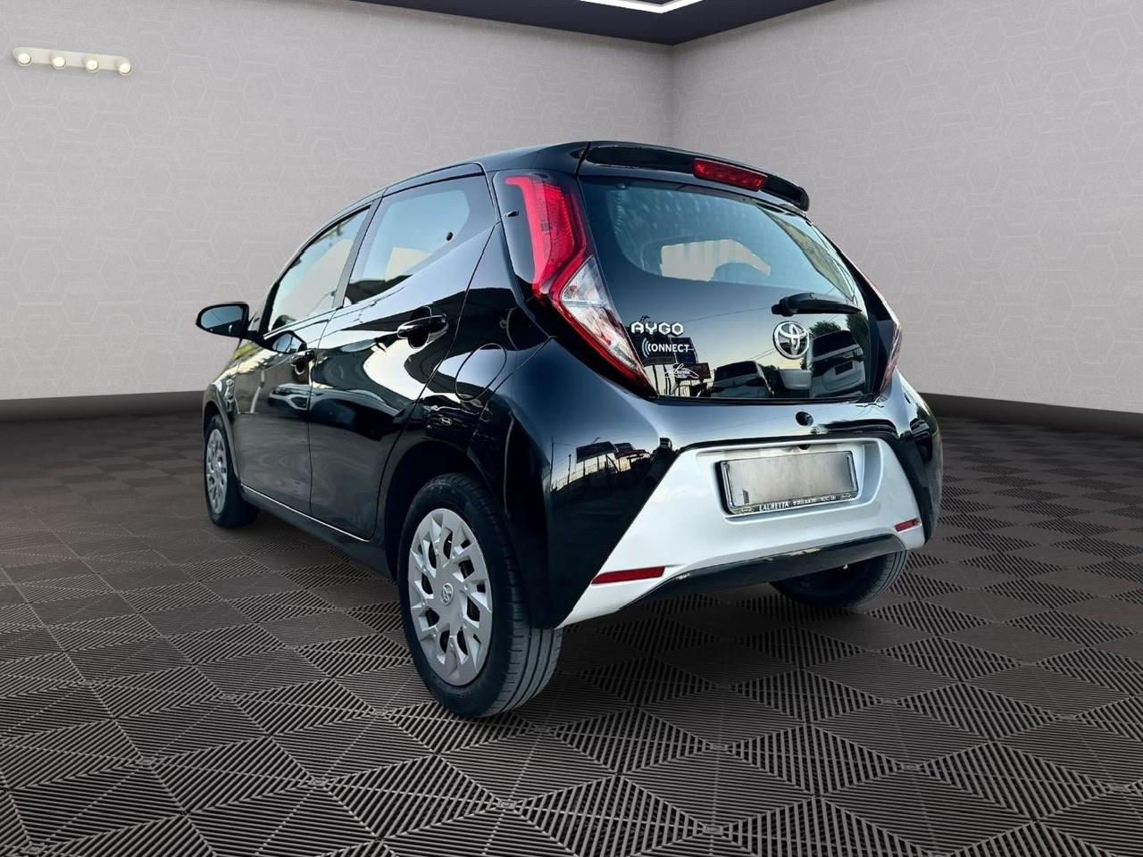 Toyota Aygo Connect 1.0 VVT-i 72 CV 5 porte x-play MMT