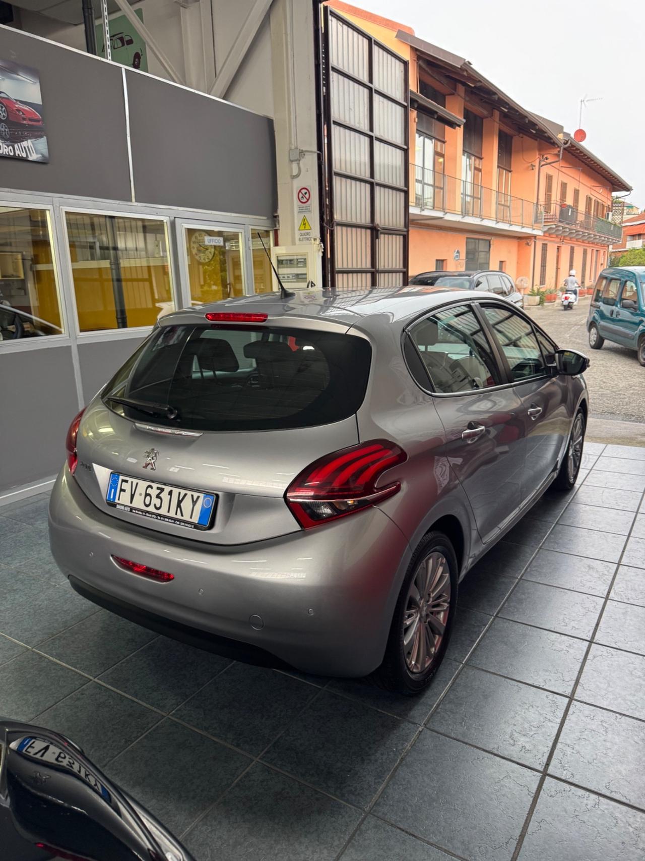 Peugeot 208 PureTech 82 5 porte Allure