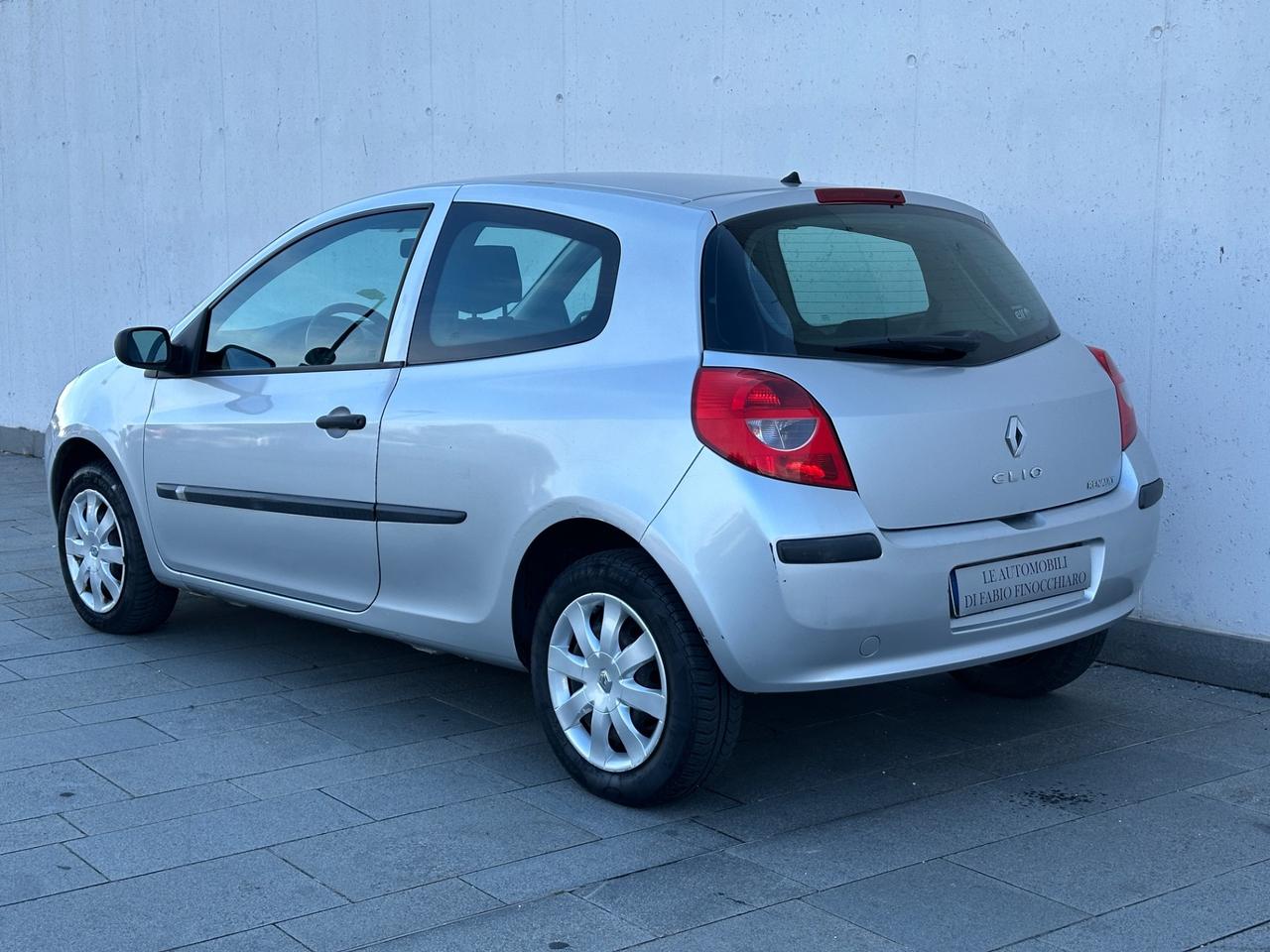 Renault Clio 1.2 16V 3 porte Neopatentati