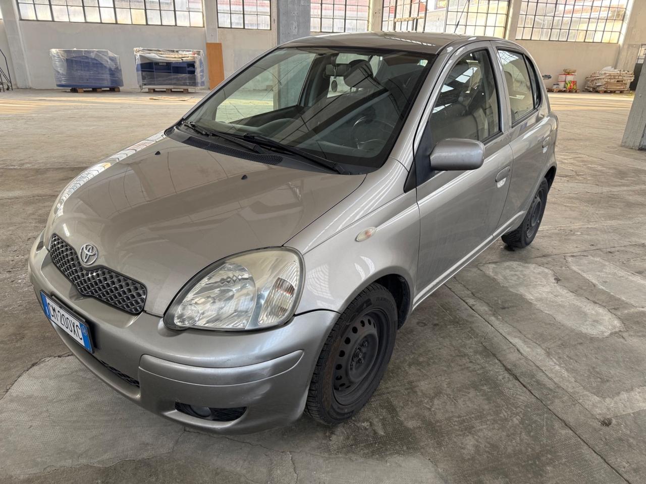 Toyota Yaris 1.3i 16V cat 5 porte Sol NEOPATENTATI