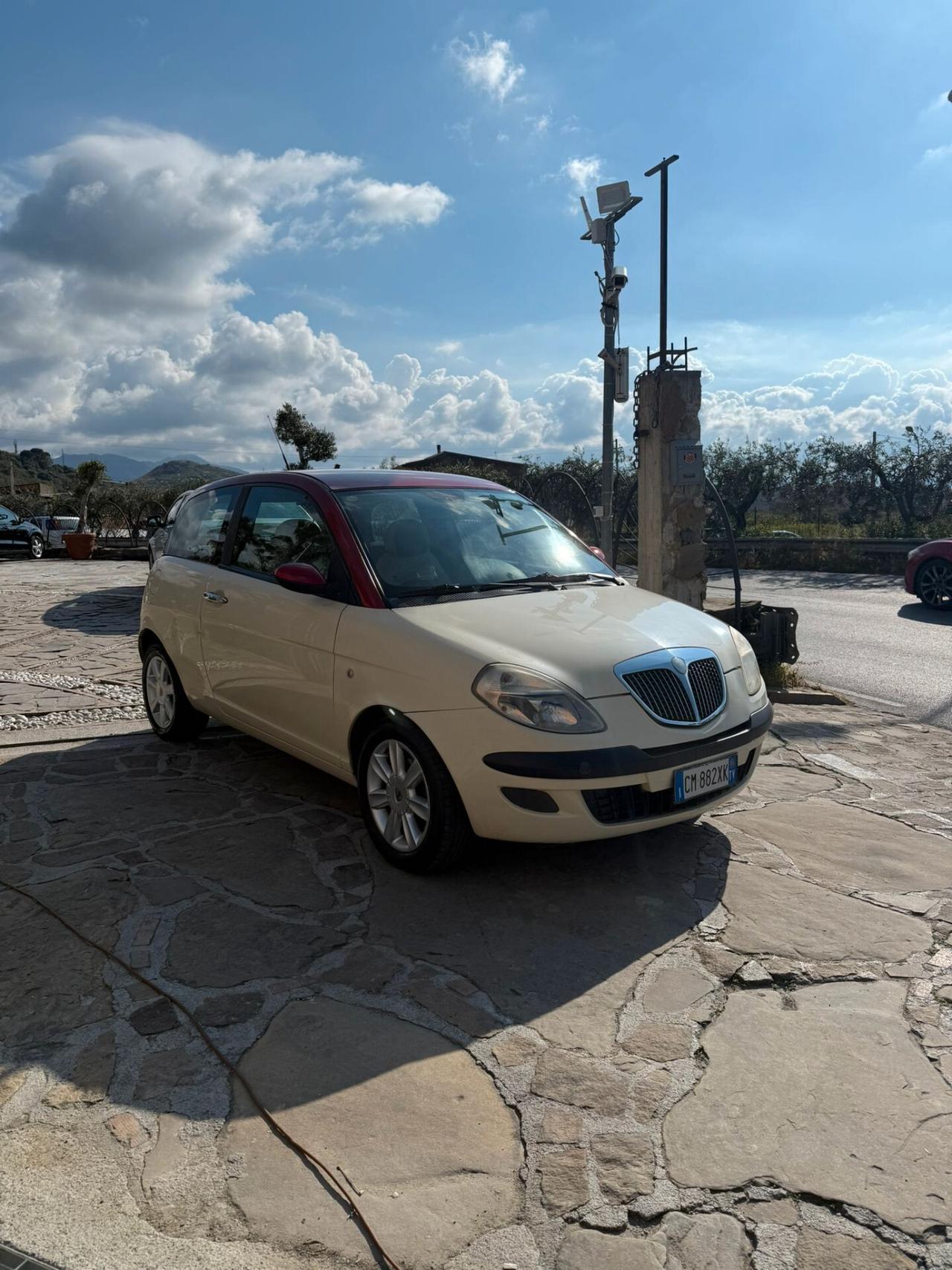 Lancia Ypsilon 1.3 MJT 75 CV Oro Giallo