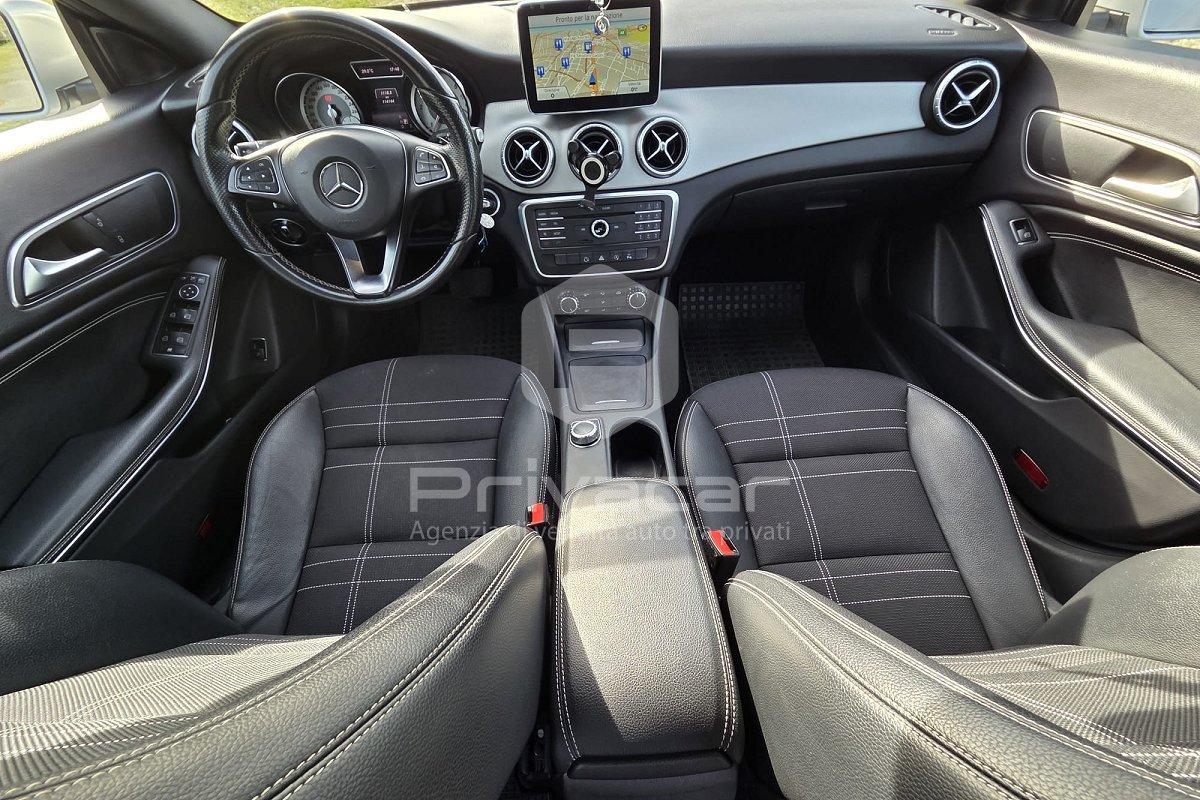 MERCEDES CLA 220 d Automatic Premium Dark Night