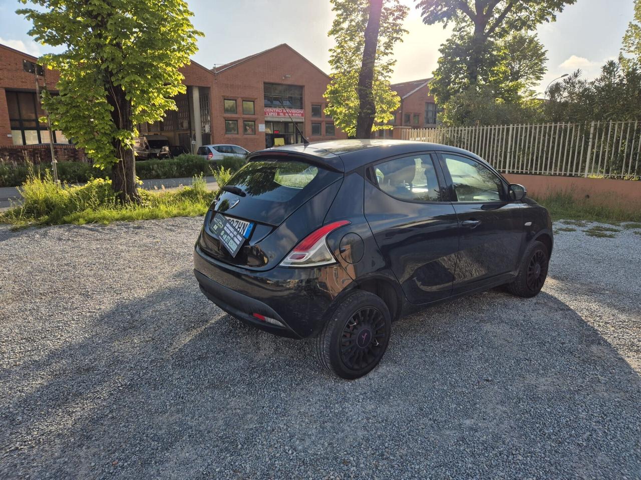 Lancia Ypsilon 0.9 TwinAir 85 CV 5 porte S&S DFN Gold