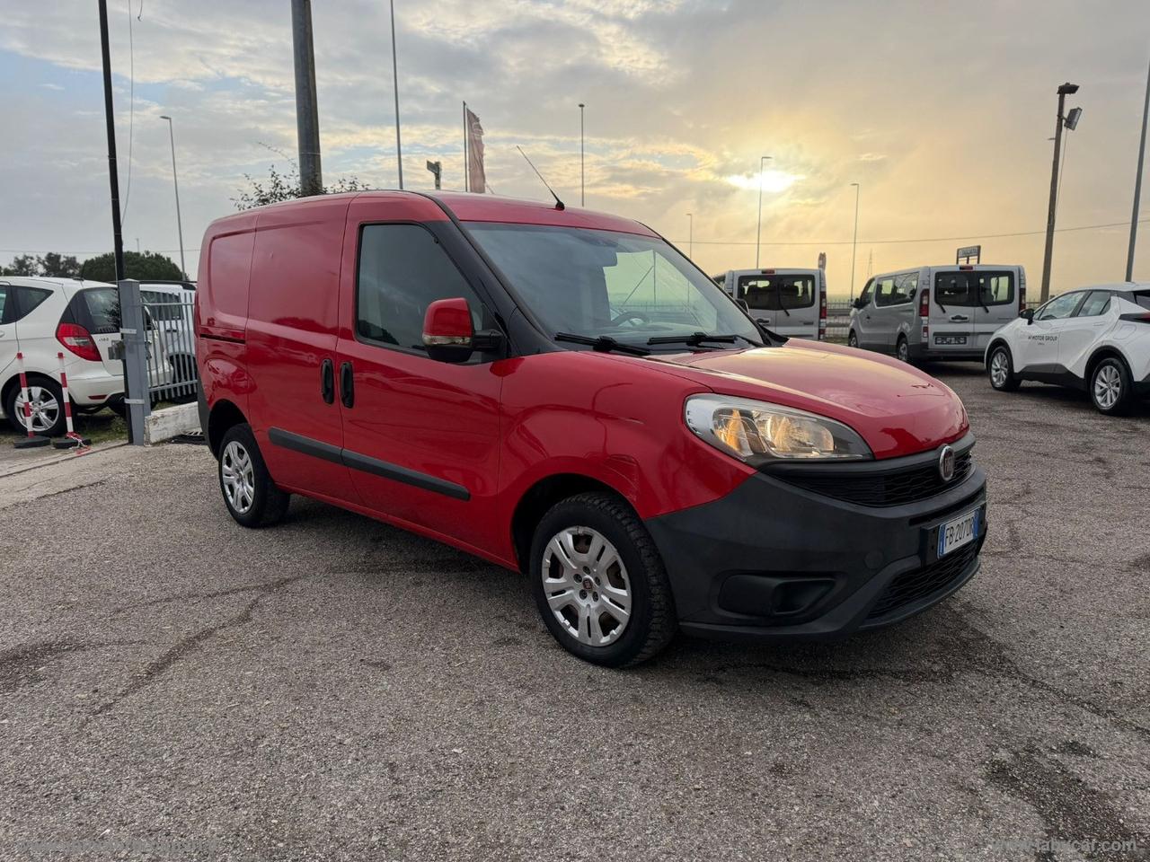 Doblò 1.6 MJT 90CV S&S PL-TN CARGO VETRATO