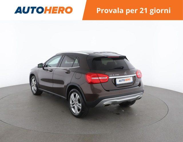 MERCEDES-BENZ GLA 200 d Automatic 4Matic Sport