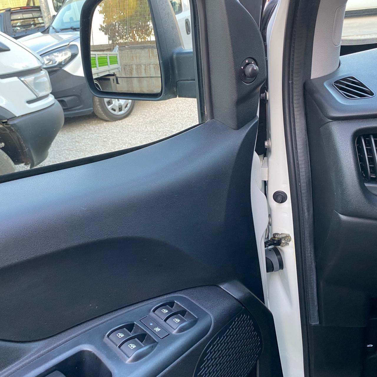 Fiat Doblo 1.6 Diesel Porte Posteriore + Gancio