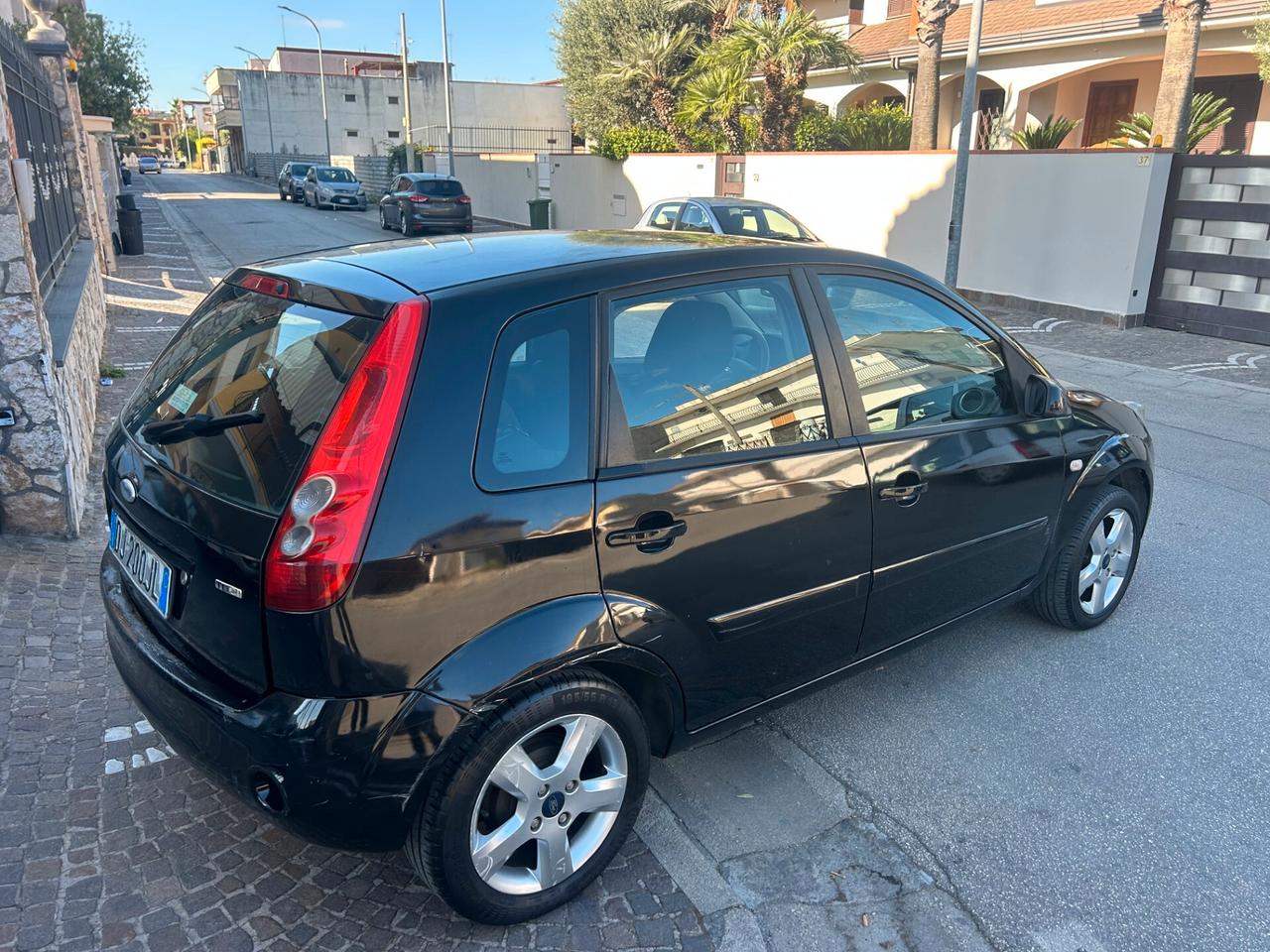 Ford Fiesta 1.4 TDCi 5p. Ghia