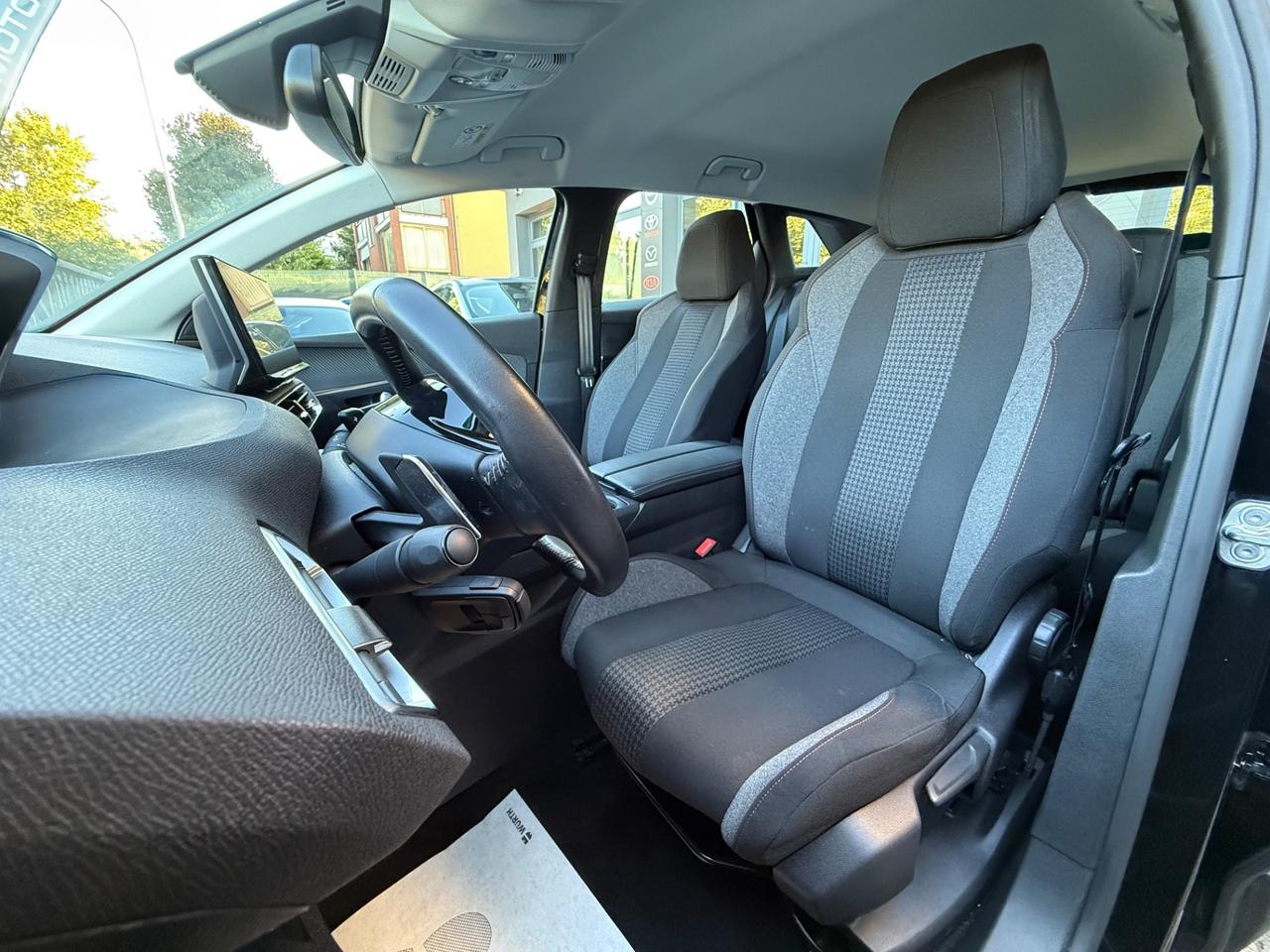 Peugeot 3008 BlueHDi 130 S&S EAT8 Active Pack
