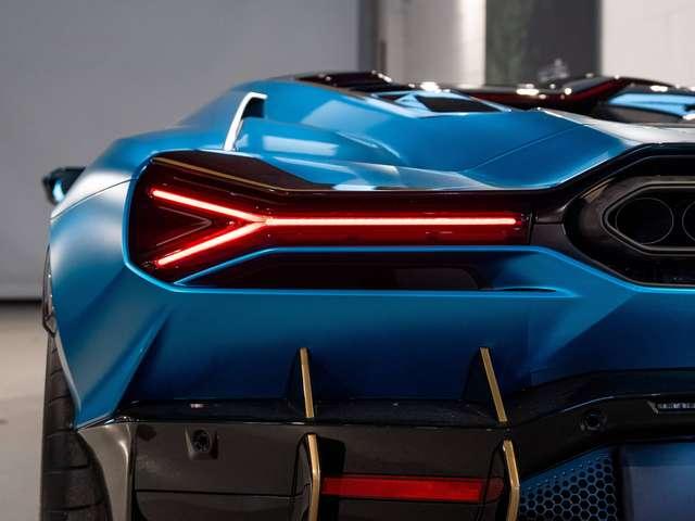 Lamborghini Revuelto 6.5 V12+solo600km+ADPERSONAM+FULL PPF+INT CARBON+LIFT+LIVREA BICOLORE+UFF. ITALIA+