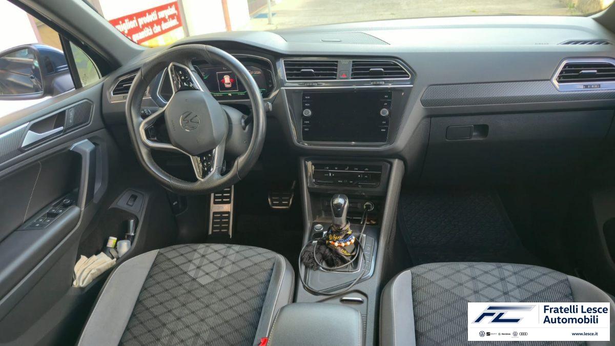 VOLKSWAGEN - Tiguan 2.0 tdi scr R-Line 150cv dsg (Conto Vendita - Esposizione Piano Lago)