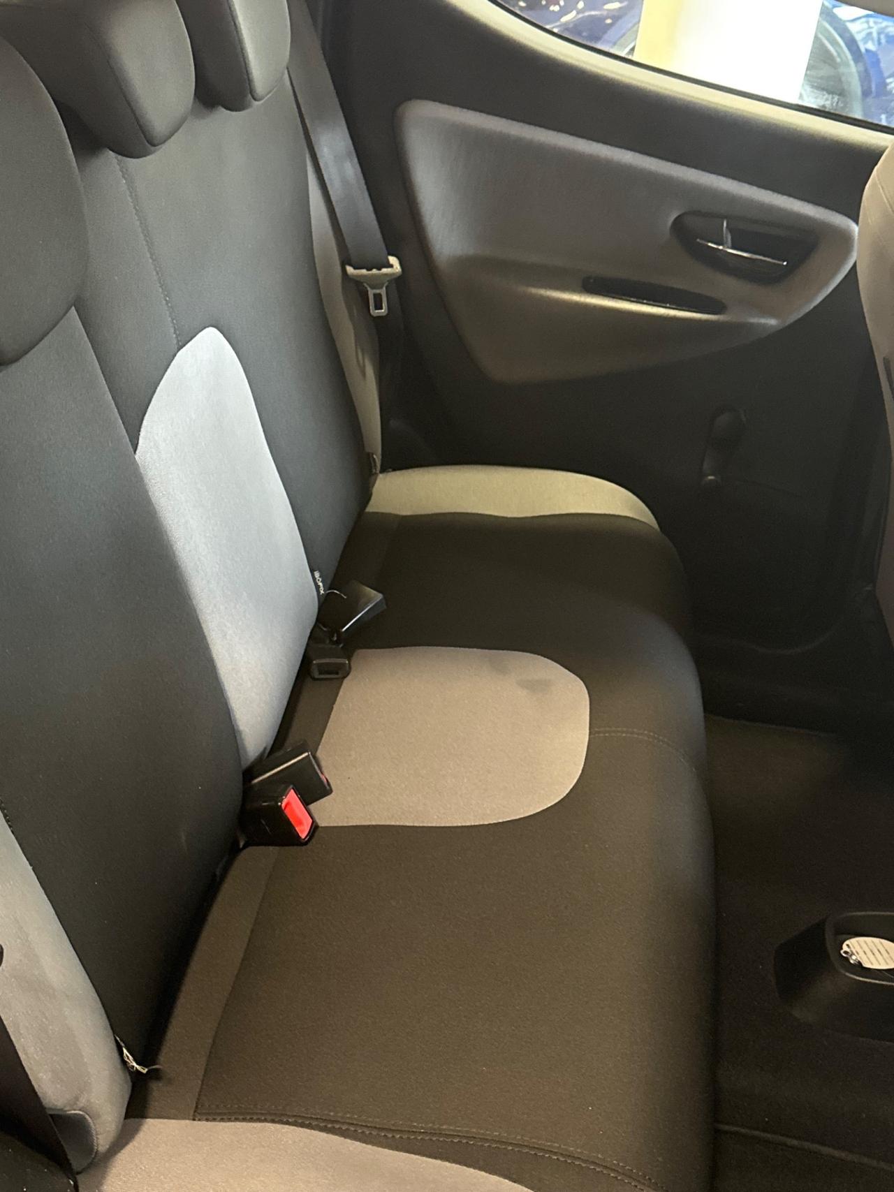 Lancia Ypsilon 1.3 MJT 16V 95 CV 5 porte S&S Silver