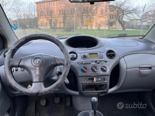 TOYOTA Yaris 1.3i 16V cat 5 porte Luna