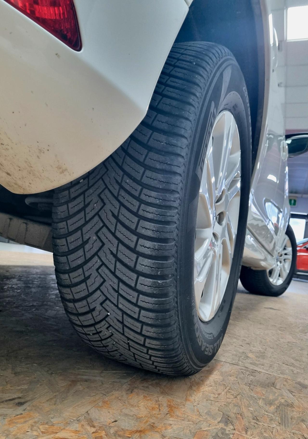 VOLVO XC60 D4 GEATRONIC MOMENTUM 181CV