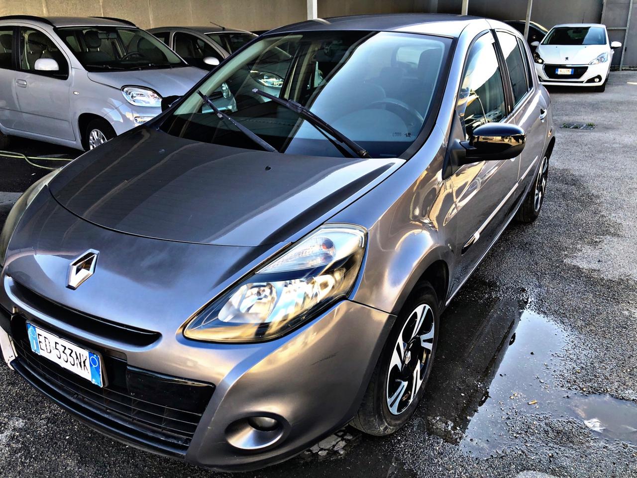 Renault Clio 1.5 dCi 20Th Edition 2011 Navigation