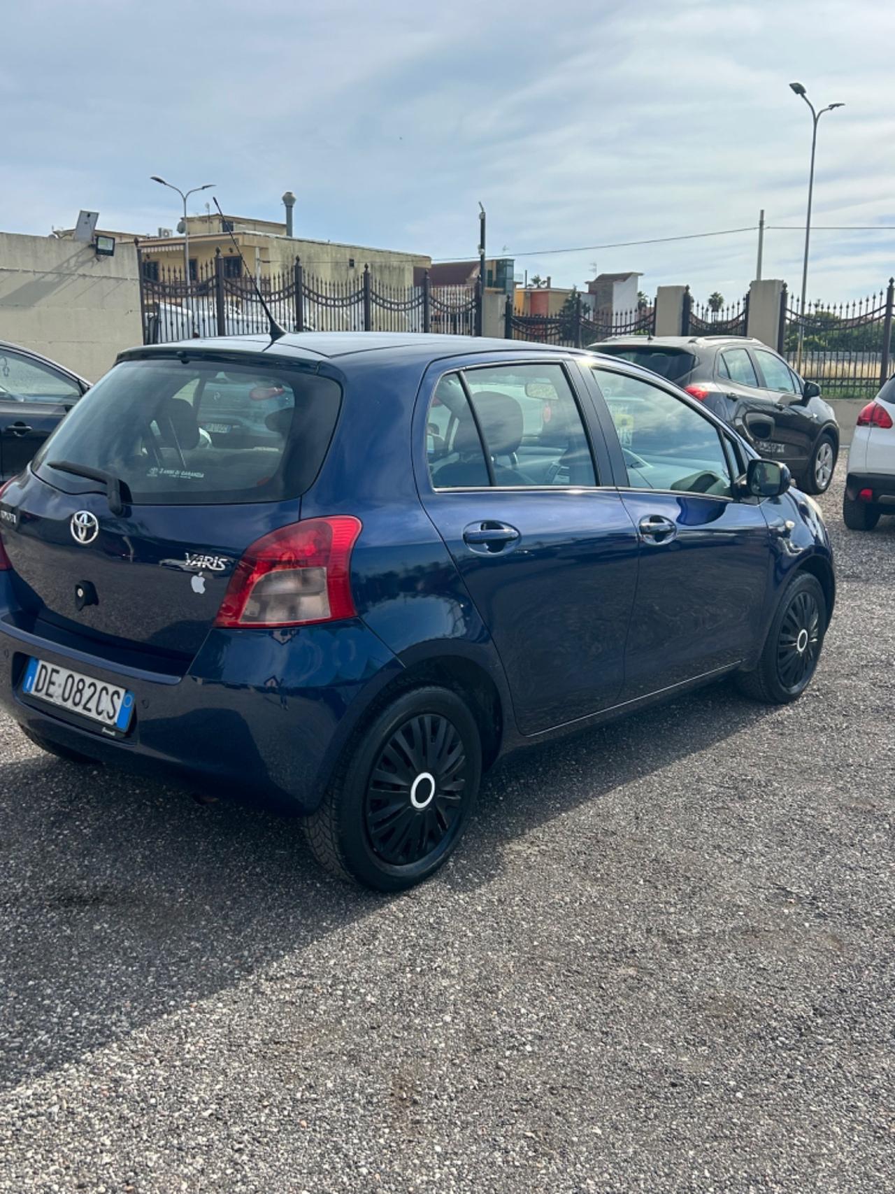 Toyota Yaris 1.0 5 porte