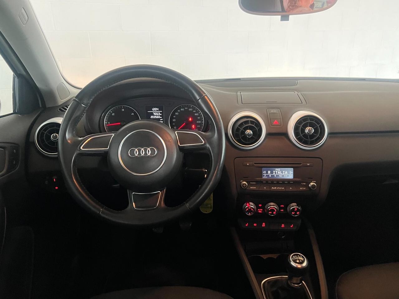Audi A1 spb 1.6 tdi 90 cv S-LINE ESTERNO OK NEOPATENTATI