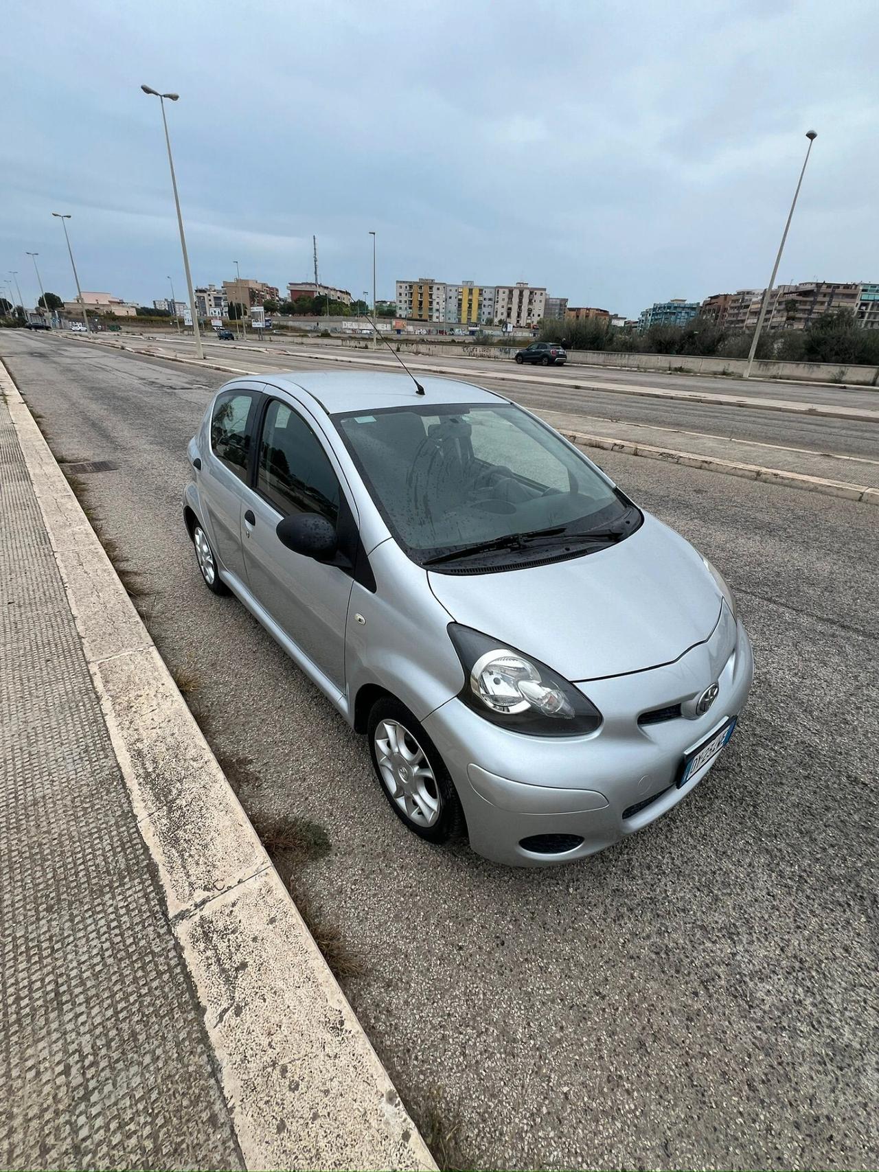 Toyota Aygo 1.0 12V 5 porte Sol NEOPATENTATI