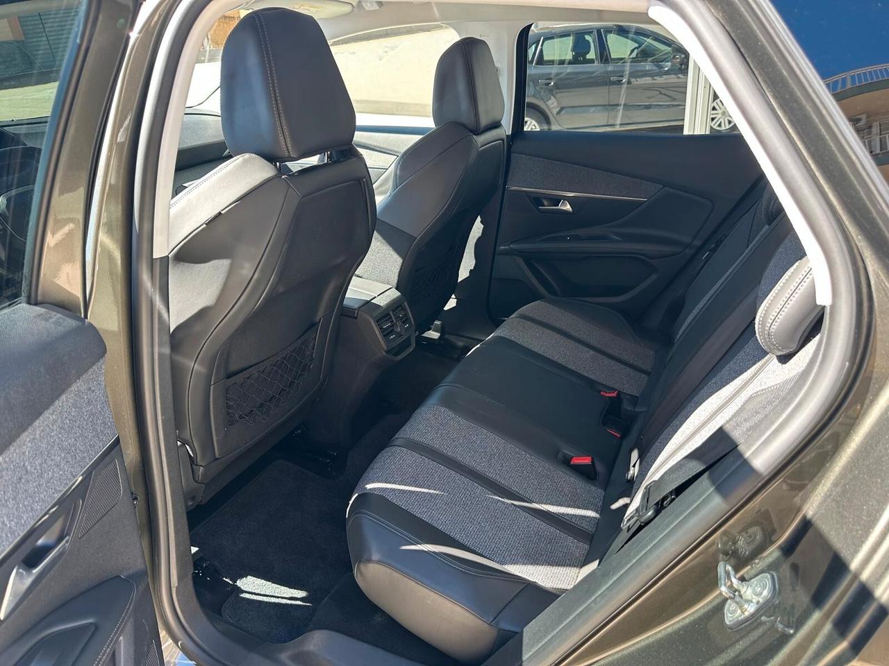 Peugeot 3008 BlueHDi 120 S&S Allure