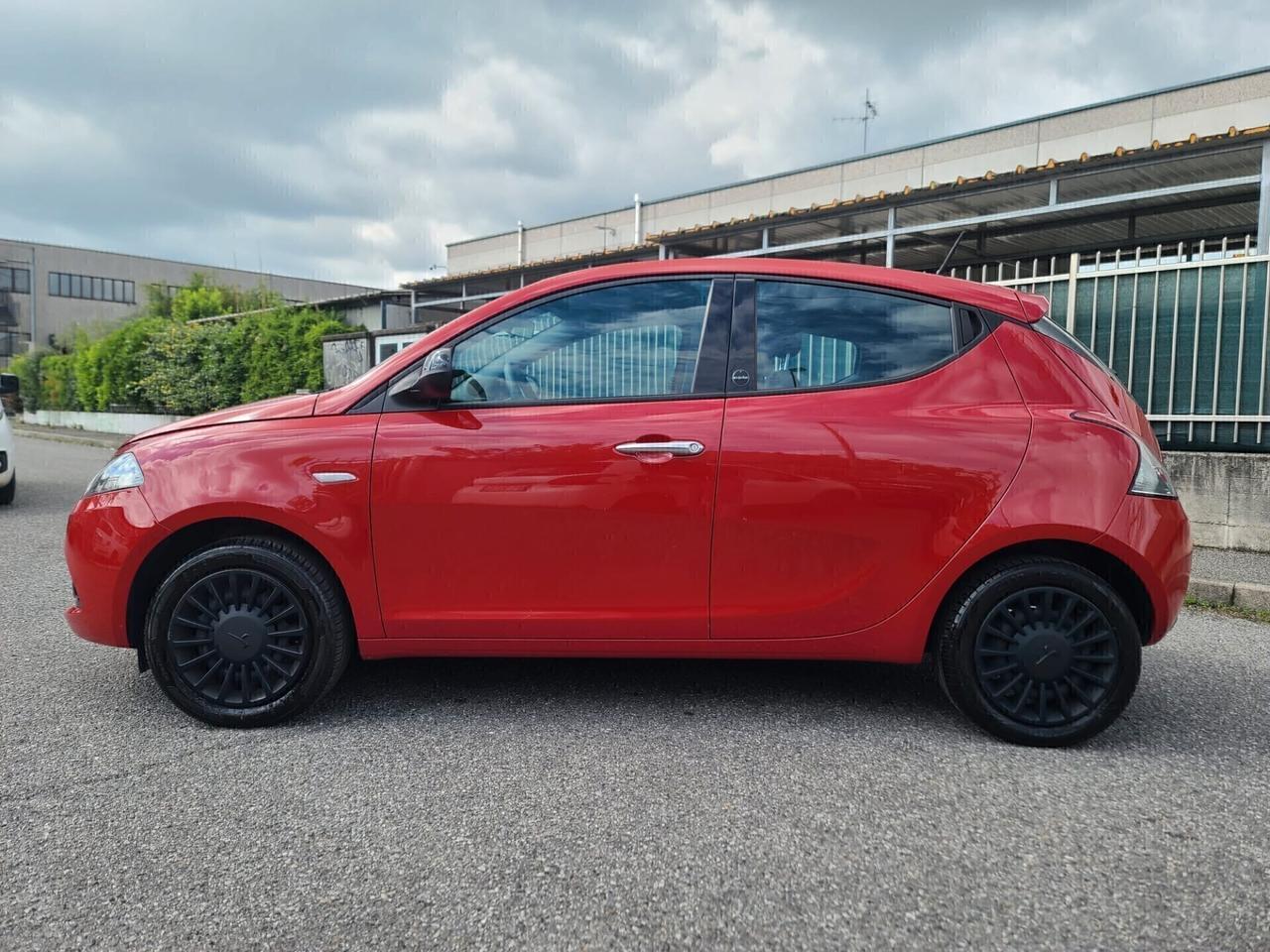 Lancia Ypsilon 1.0 HYBRID X NEOPATENTATI