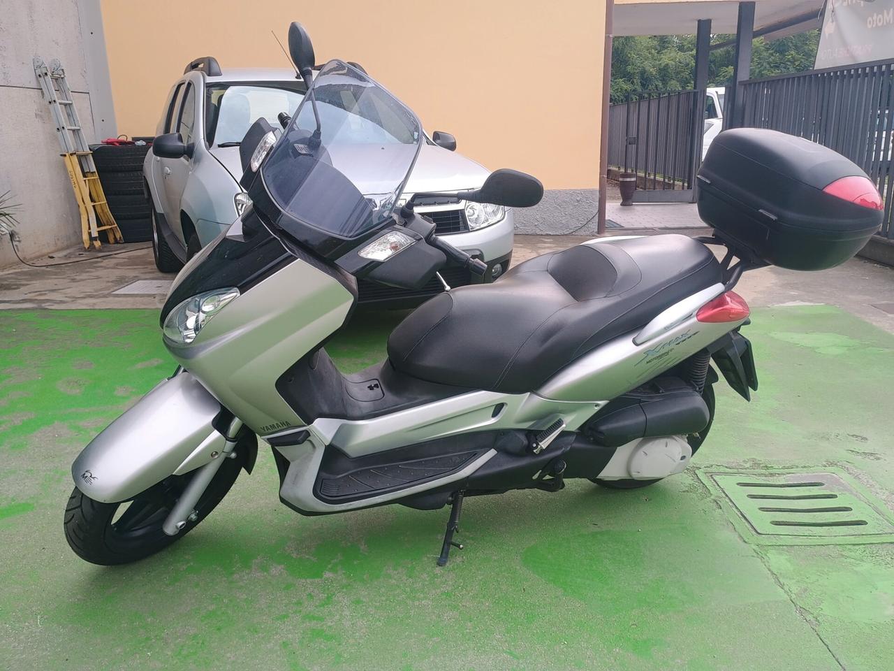 Yamaha X-Max 250