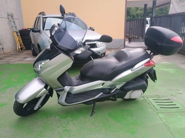 Yamaha X-Max 250