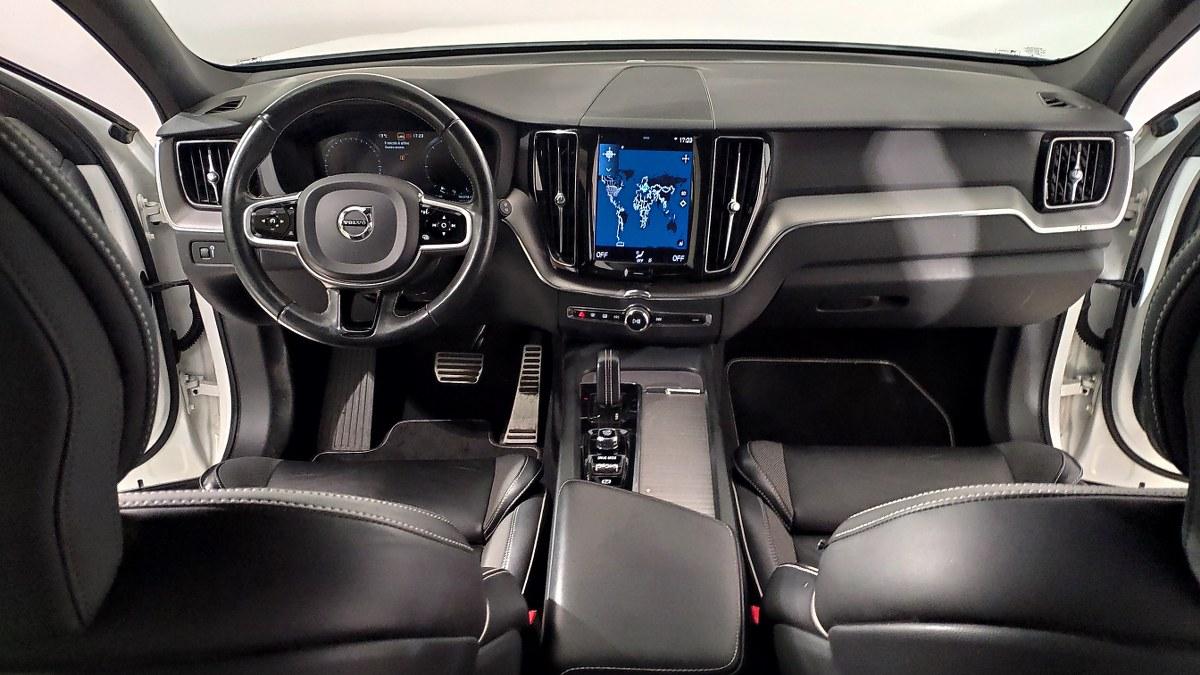 VOLVO Xc60 B5 Mild Hybrid (D) Awd Geartronic R-Design