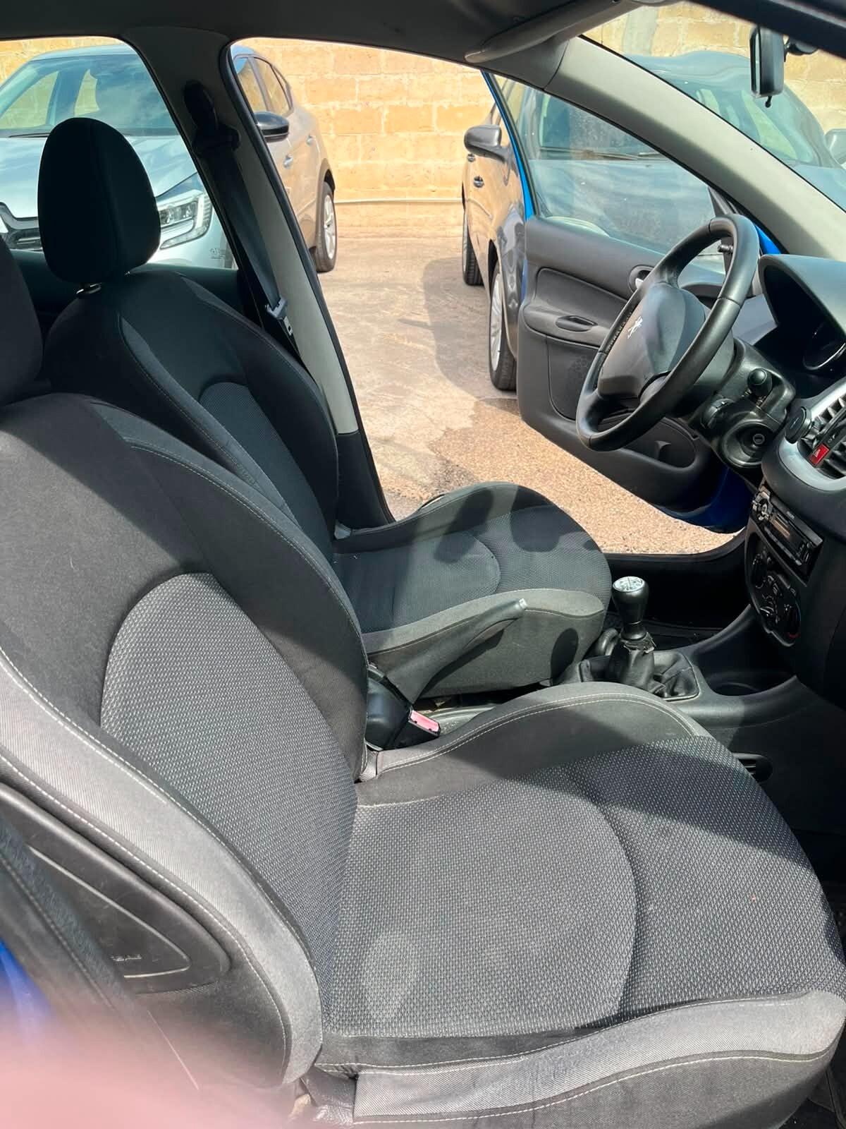 Peugeot 206 Plus 1.4 70CV Tagliandata
