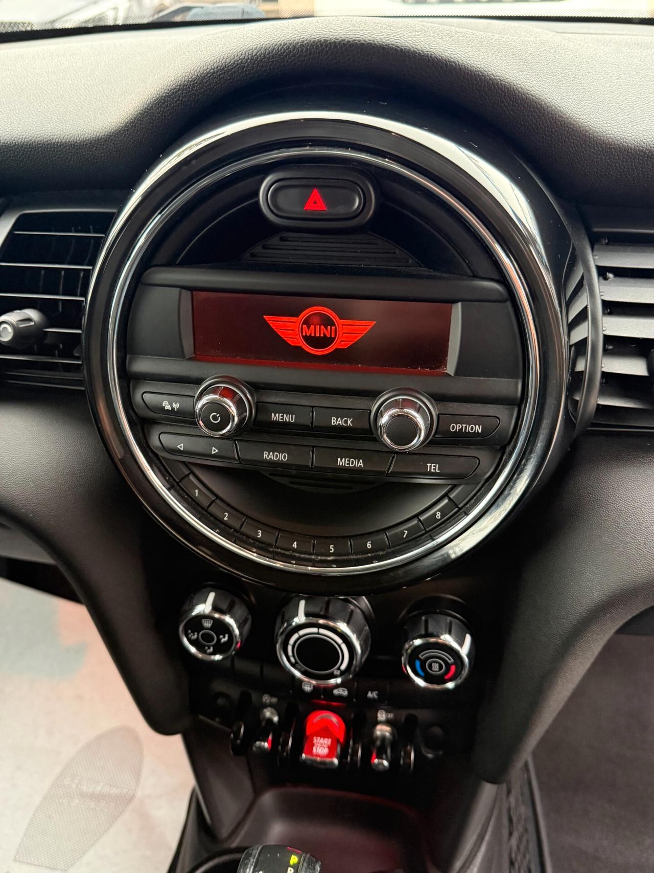 " UNA CHICCA " Mini 1.5 One D Business 5 porte