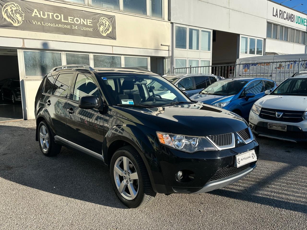 Mitsubishi Outlander 2.4 MIVEC Instyle 7 p.ti