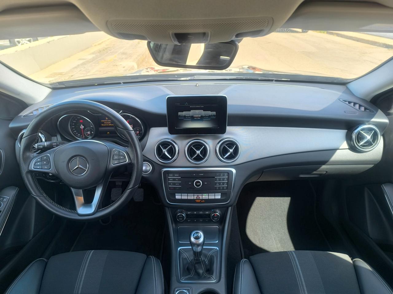MERCEDES GLA 180 CDI PREMIUM LED/NAVI