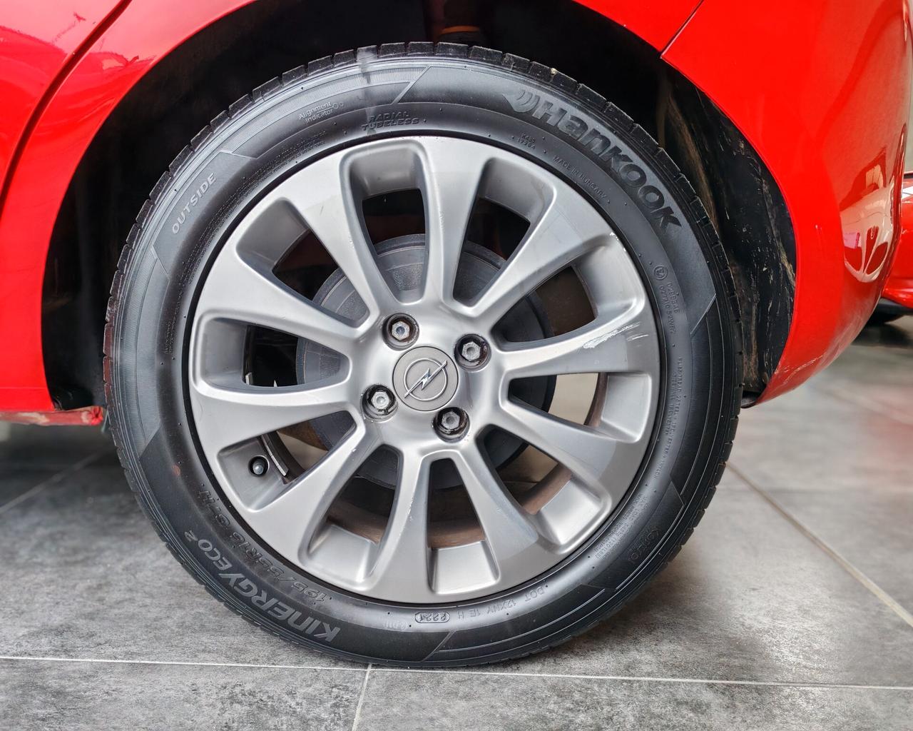 Opel Corsa 1.2 5 porte b-Color