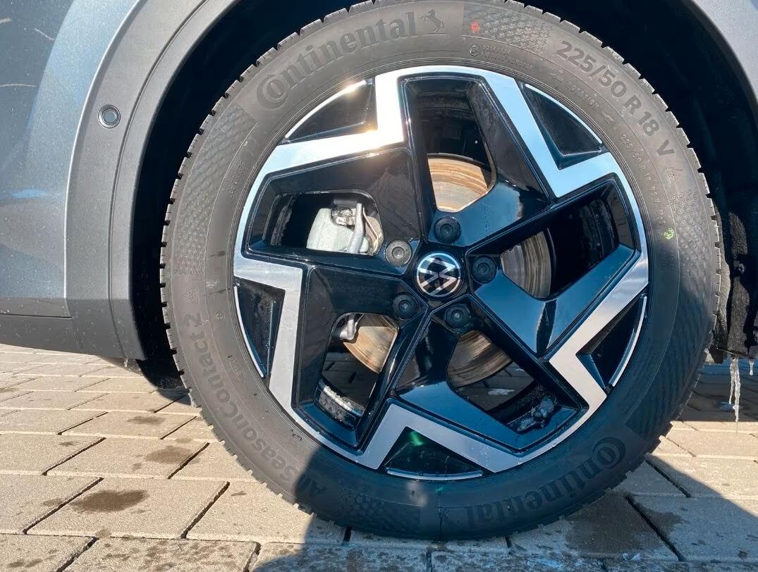 Volkswagen*T-Roc*1.5*eTSI*150CV*DSG*R-Line*ACC*LED*18"*