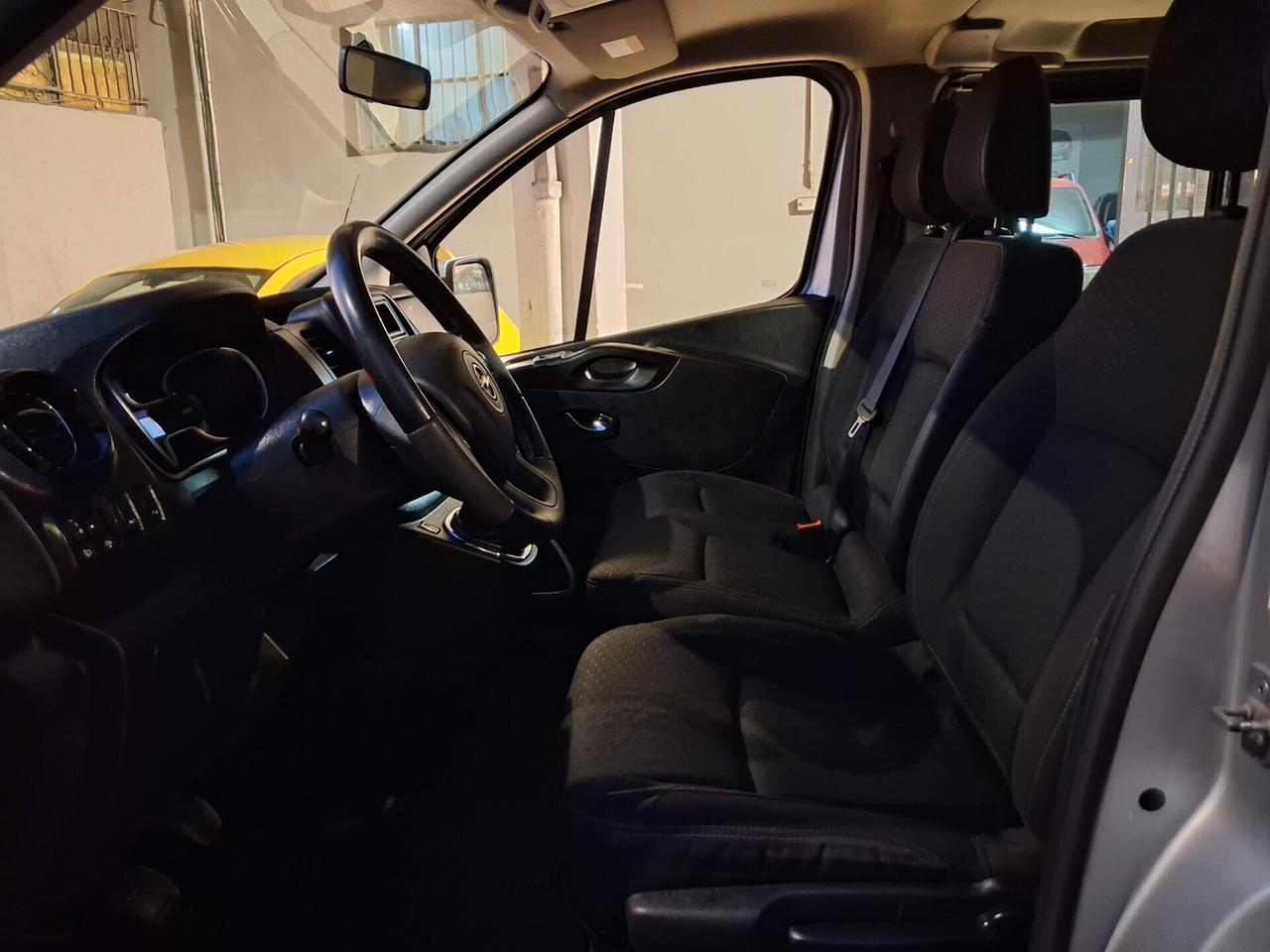 Opel Vivaro 1.6 CDTI uni pro 9 posti (Gancio train