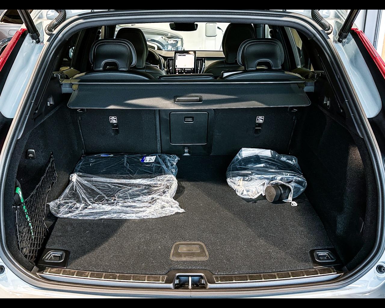 VOLVO XC60 Ultra Black Edition T6 AWD AUT