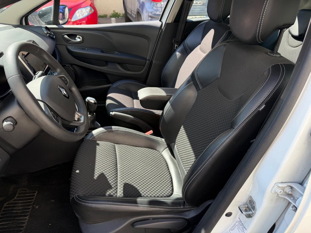 Renault Clio TCe 12V 75 CV 5 porte Moschino Zen