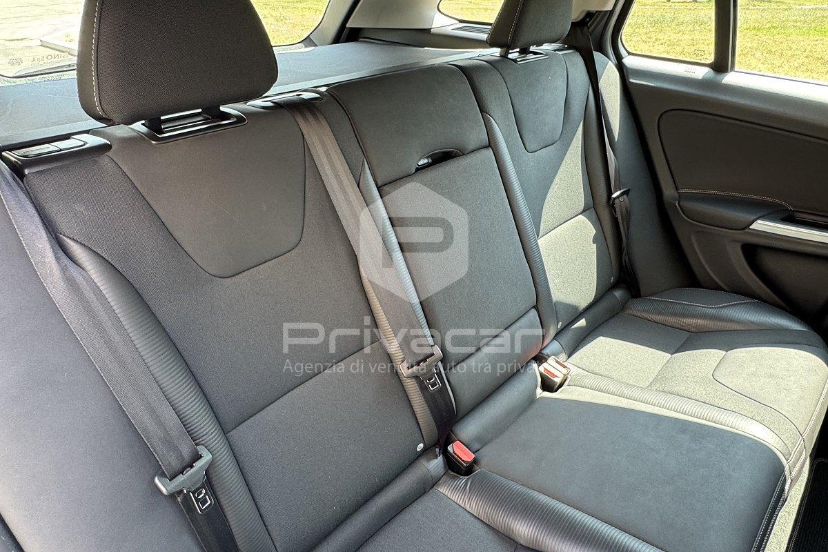 VOLVO V60 D3 R-design
