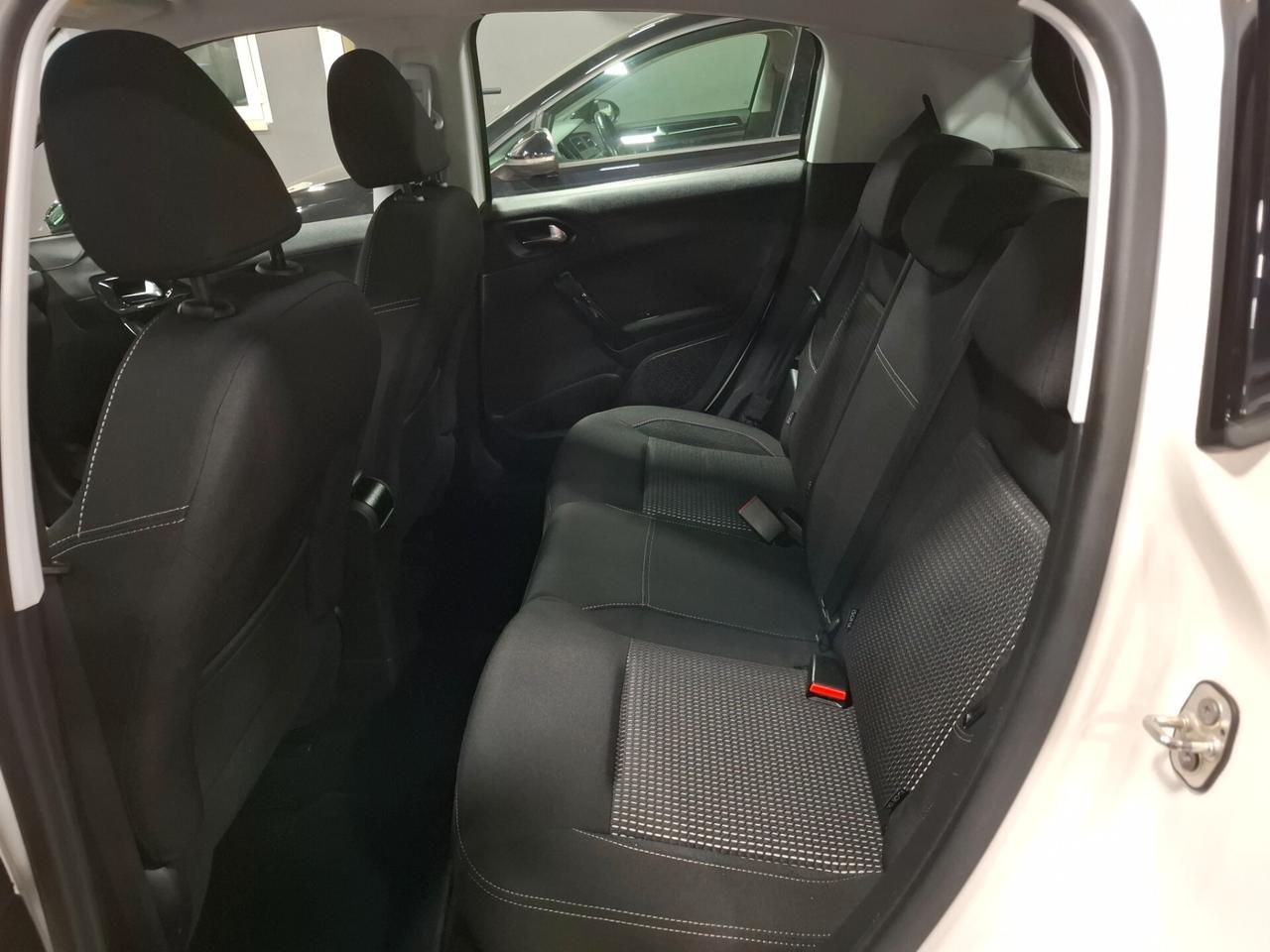 Peugeot 208 1.2 benzina Neopatentati