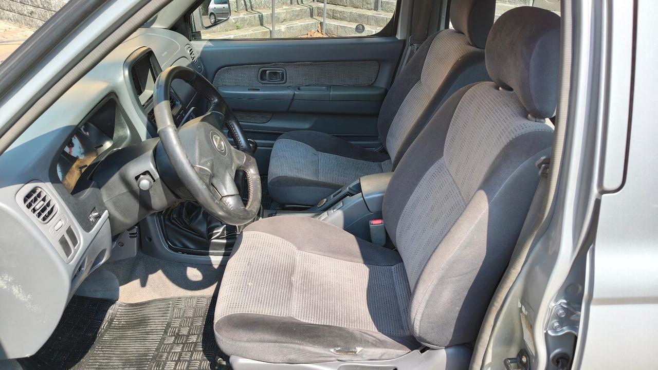 Nissan Navara Double Cab 2.5 td 133cv