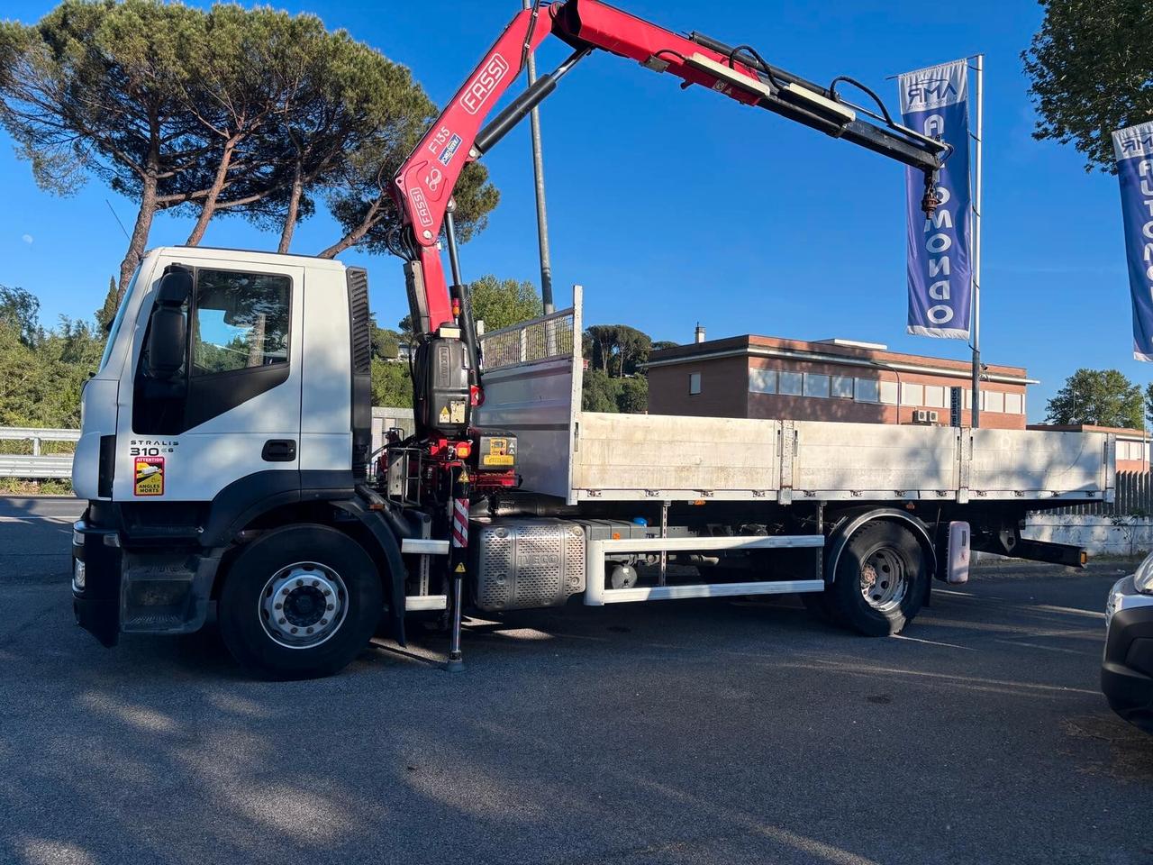 Iveco Stralis 190S310 con gru Palfinger moedello PK 13500