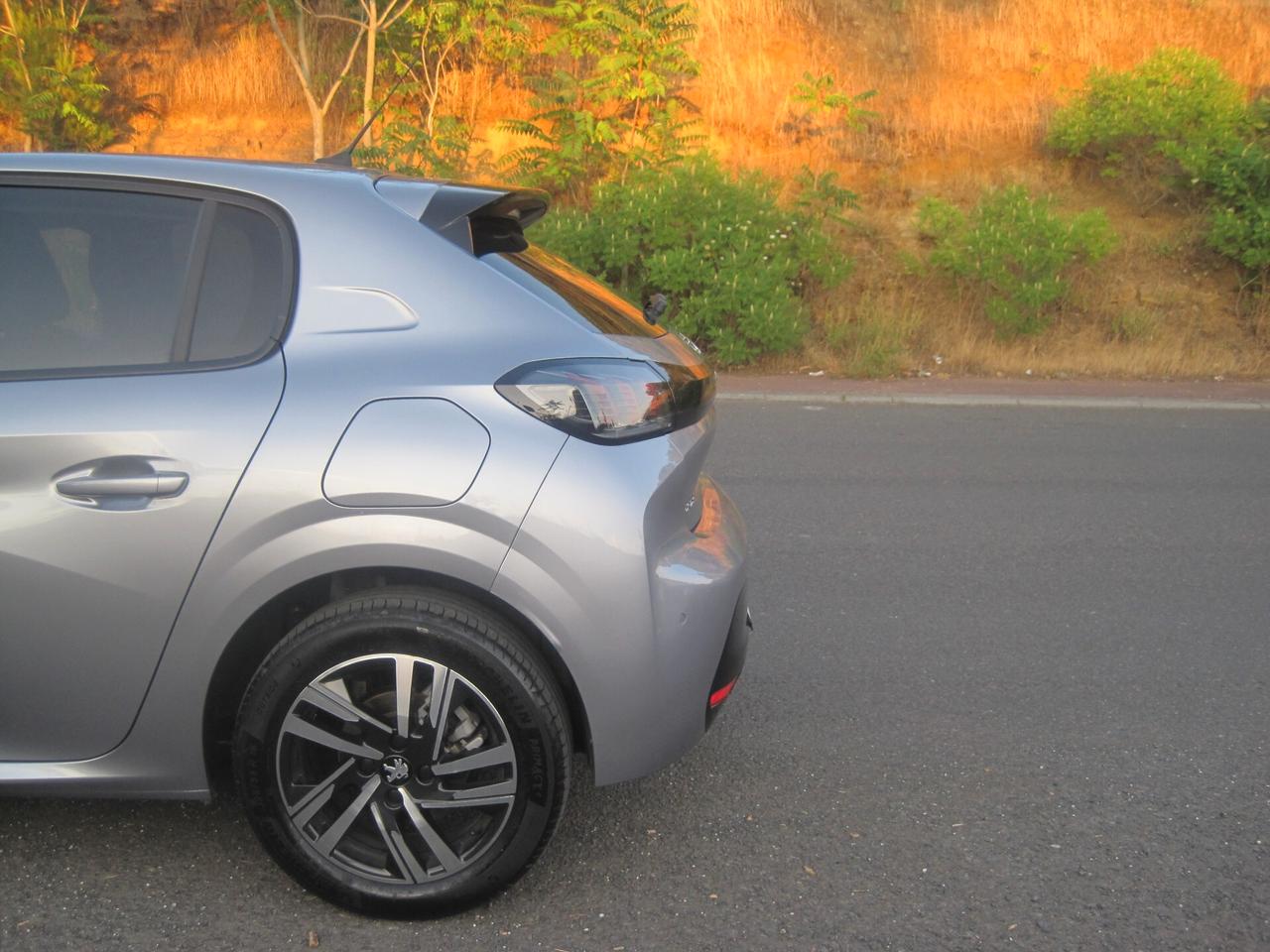 Peugeot 208 BlueHDi 100 Stop&Start 5 porte Allure