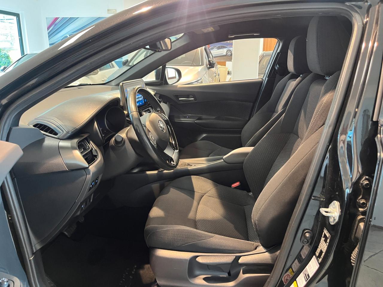 Toyota C-HR 1.8 Hybrid E-CVT Business
