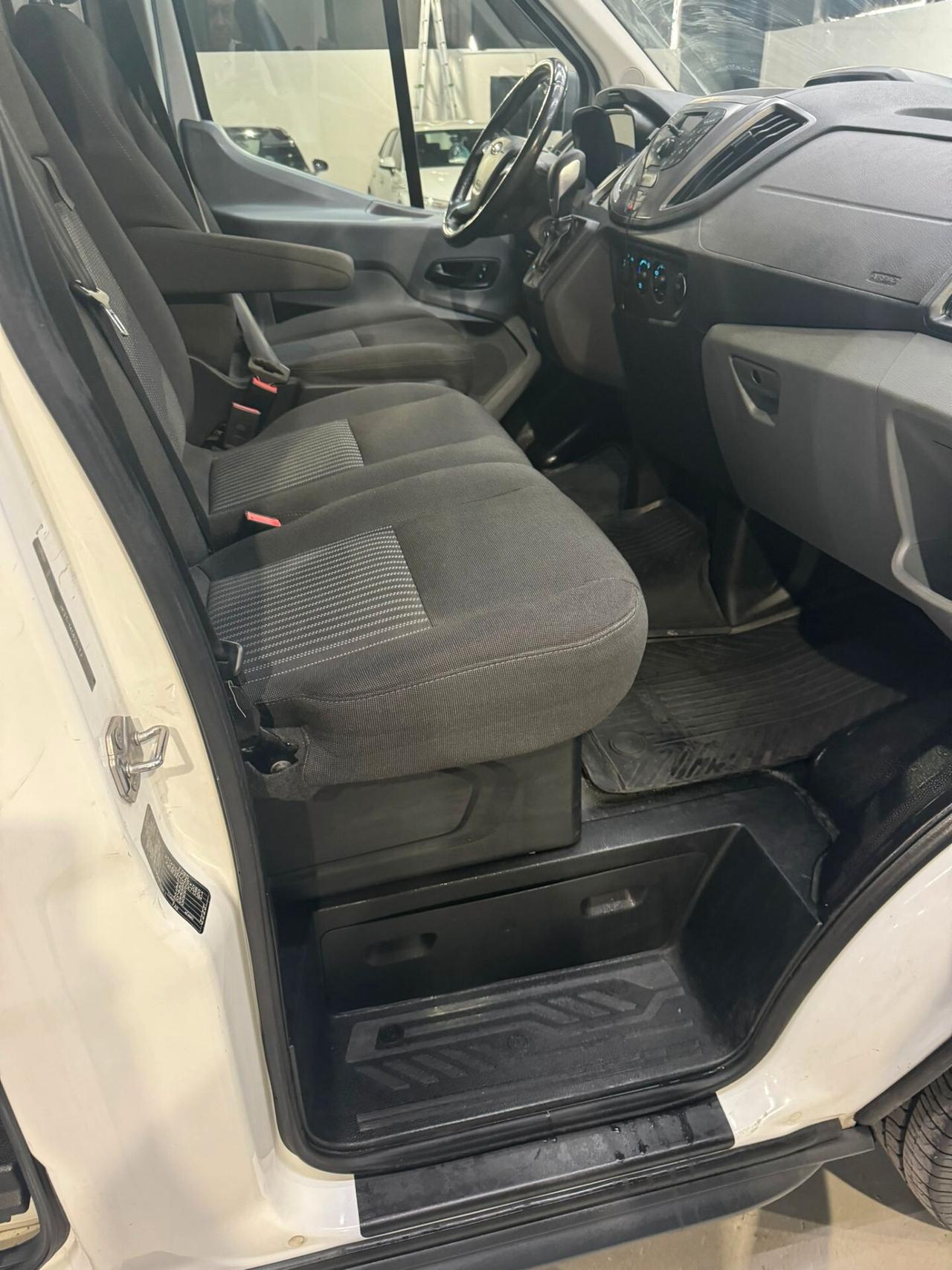 FORD TRANSIT CUSTOM 9 POSTI