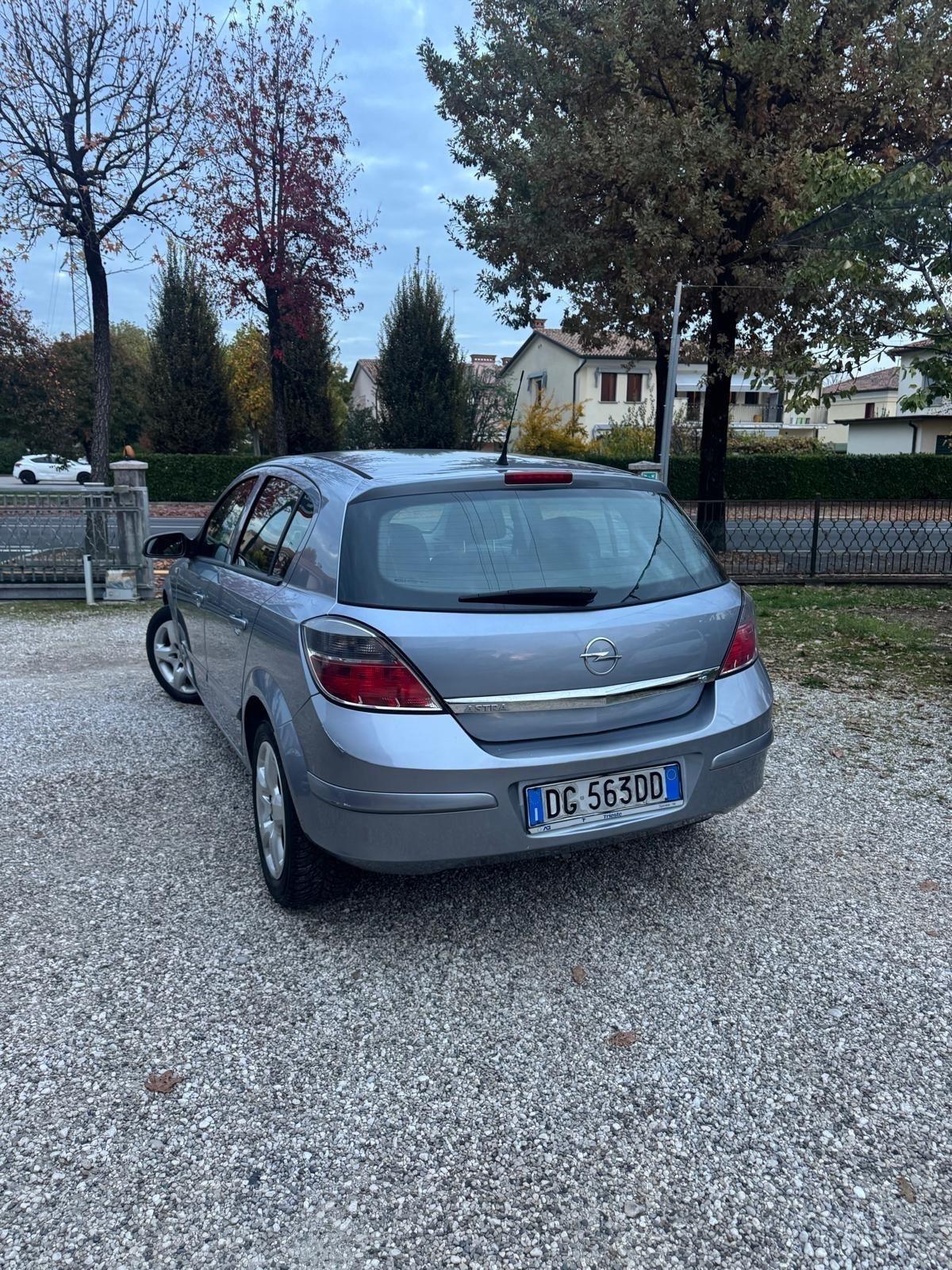 Opel Astra 1.6 16V VVT 5 porte Enjoy