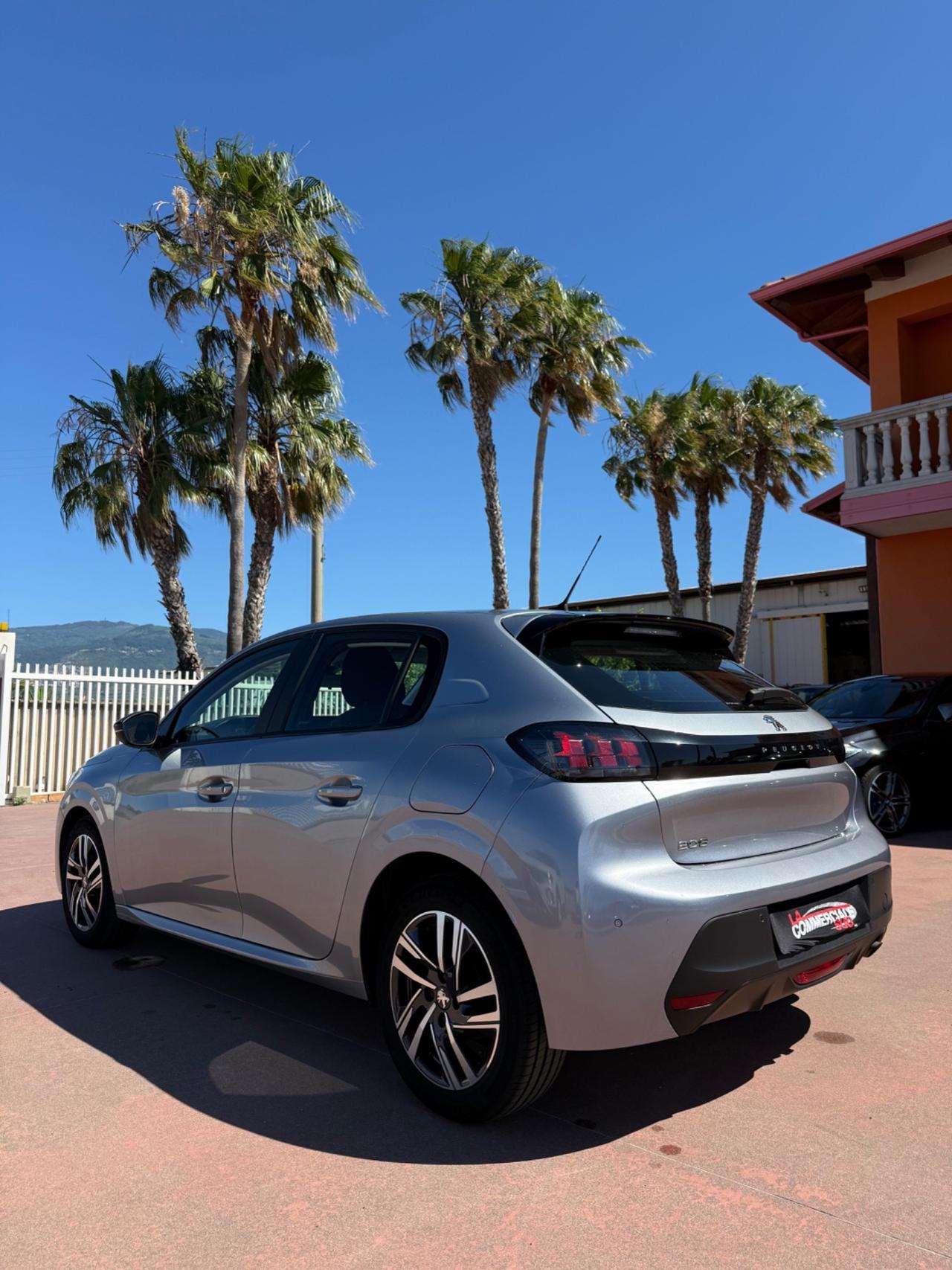 Peugeot 208 1.2 75cv 8000KM