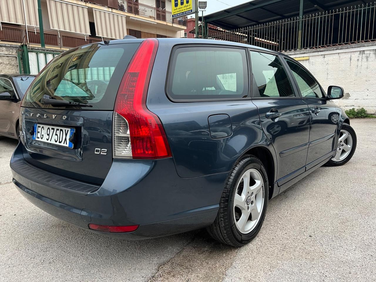 Volvo V50 D2 R-design