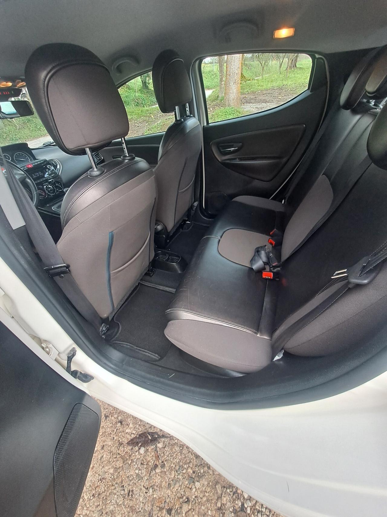 Lancia Ypsilon 1.2 69 CV 5 porte S&S Platinum