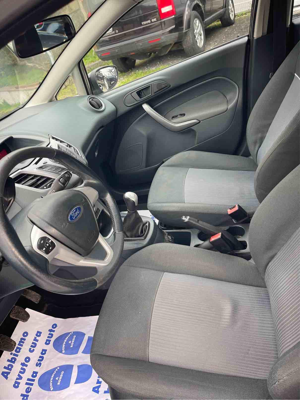 FORD FIESTA - UNICO PROPRIETARIO - TITANIUM