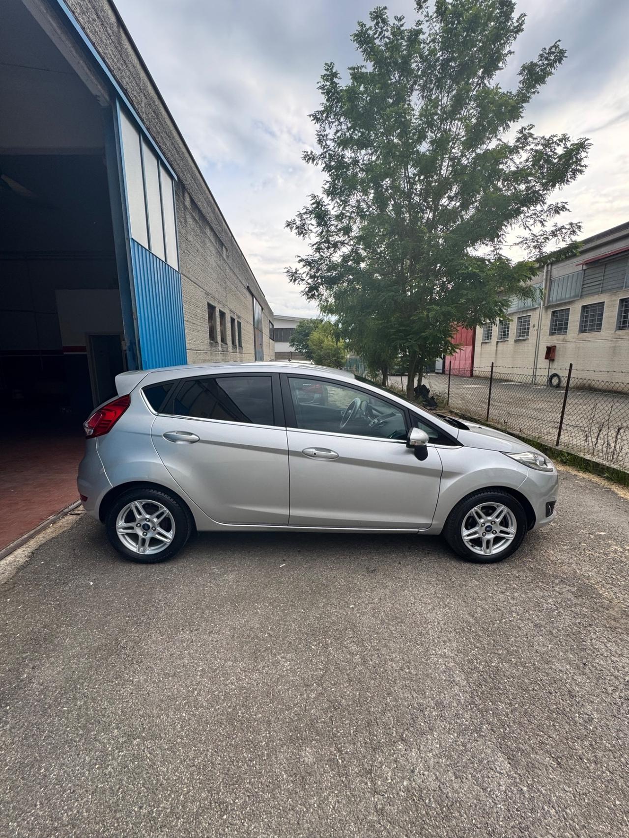 Ford Fiesta 1.5 TDCi 75CV 5 porte Titanium
