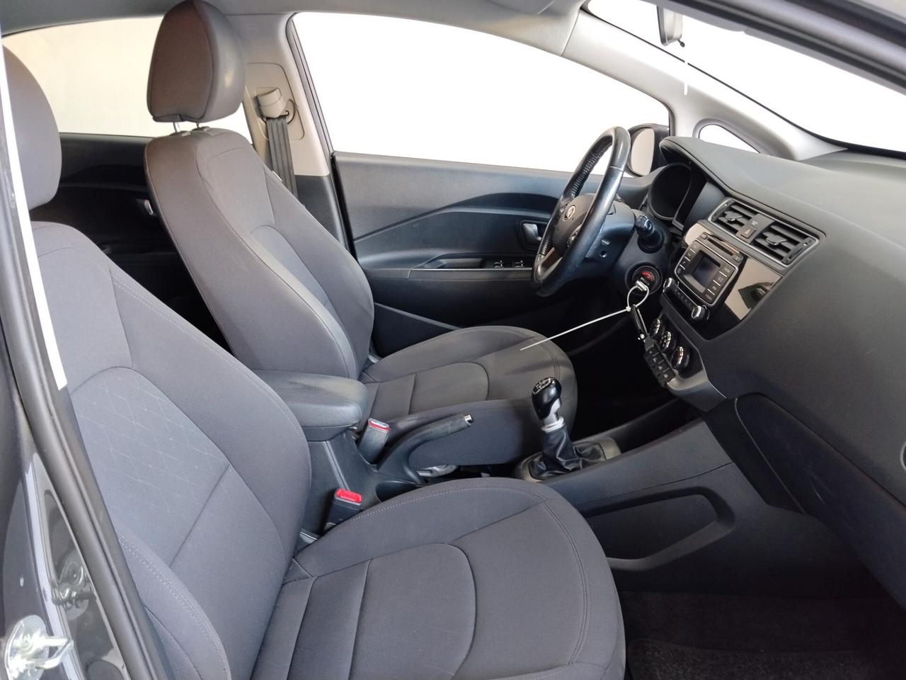 Kia Rio 1.1 diesel 2015 CON GARANZIA